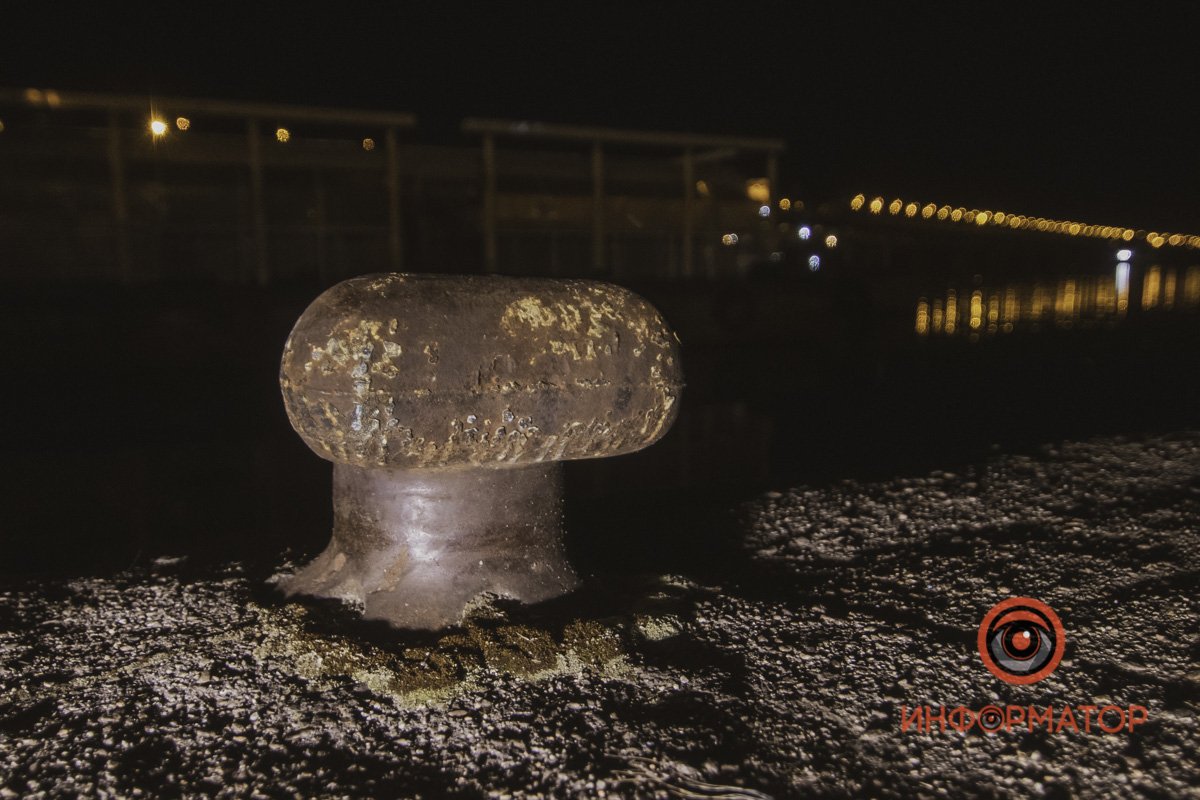 Одиноко ржавеет без корабля