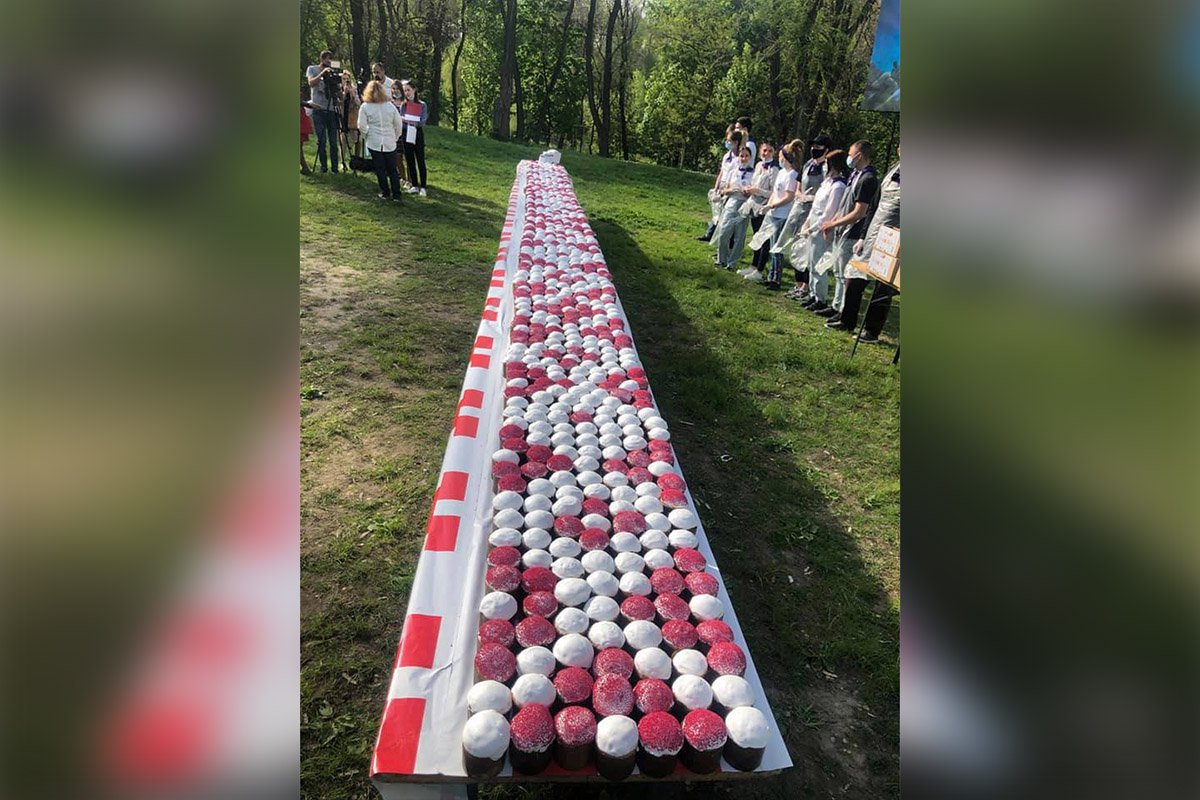 После угощения раздали всем присутствующим