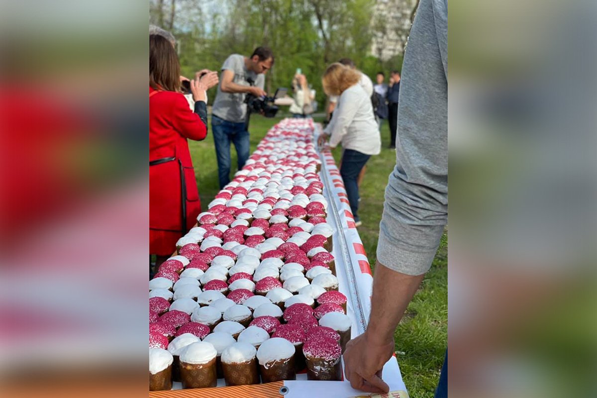 Часть кексов отправили в гериатрический пансионат