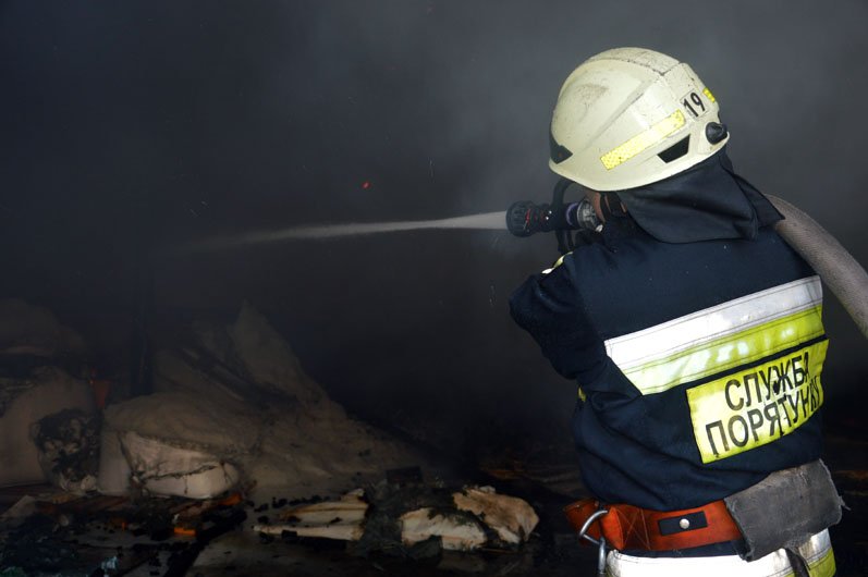 Площадь пожара – 450 кв. метров Площадь пожара – 450 кв. метров