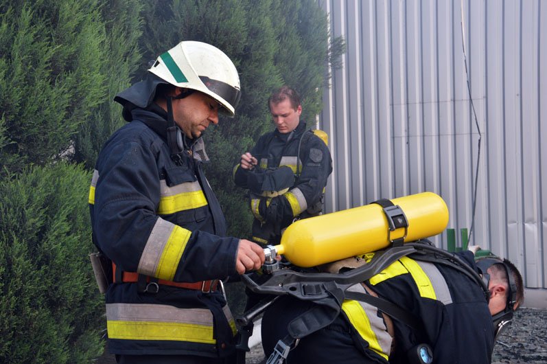 По указанному адресу направили отделения 1, 5 и 19 государственных пожарно-спасательных частей 8 государственного пожарно-спасательного отряда Главного управления ГСЧС Украины в Днепропетровской области По указанному адресу направили отделения 1, 5 и 19 государственных пожарно-спасательных частей 8 государственного пожарно-спасательного отряда Главного управления ГСЧС Украины в Днепропетровской области