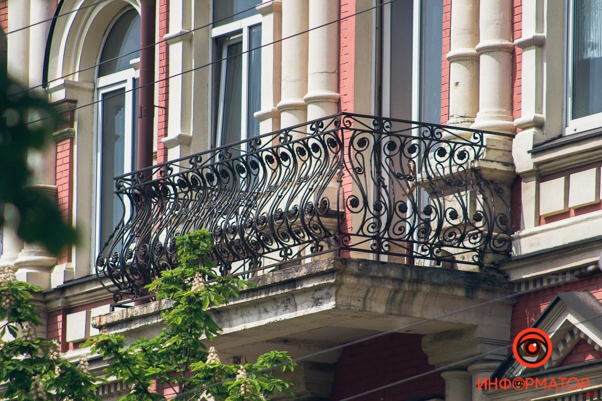 Безумно красив