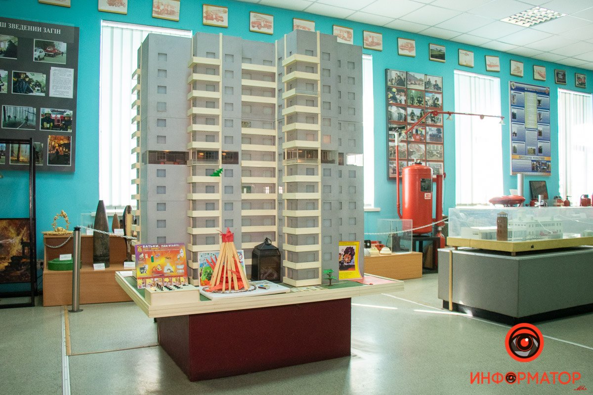 Макет дома, на котором представлены причины пожаров в быту Макет дома, на котором представлены причины пожаров в быту