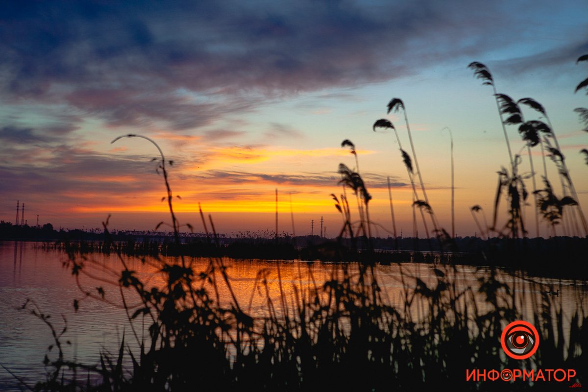 Зарево Город просыпается: как Днепр встретил рассвет на косе на Малиновского 1