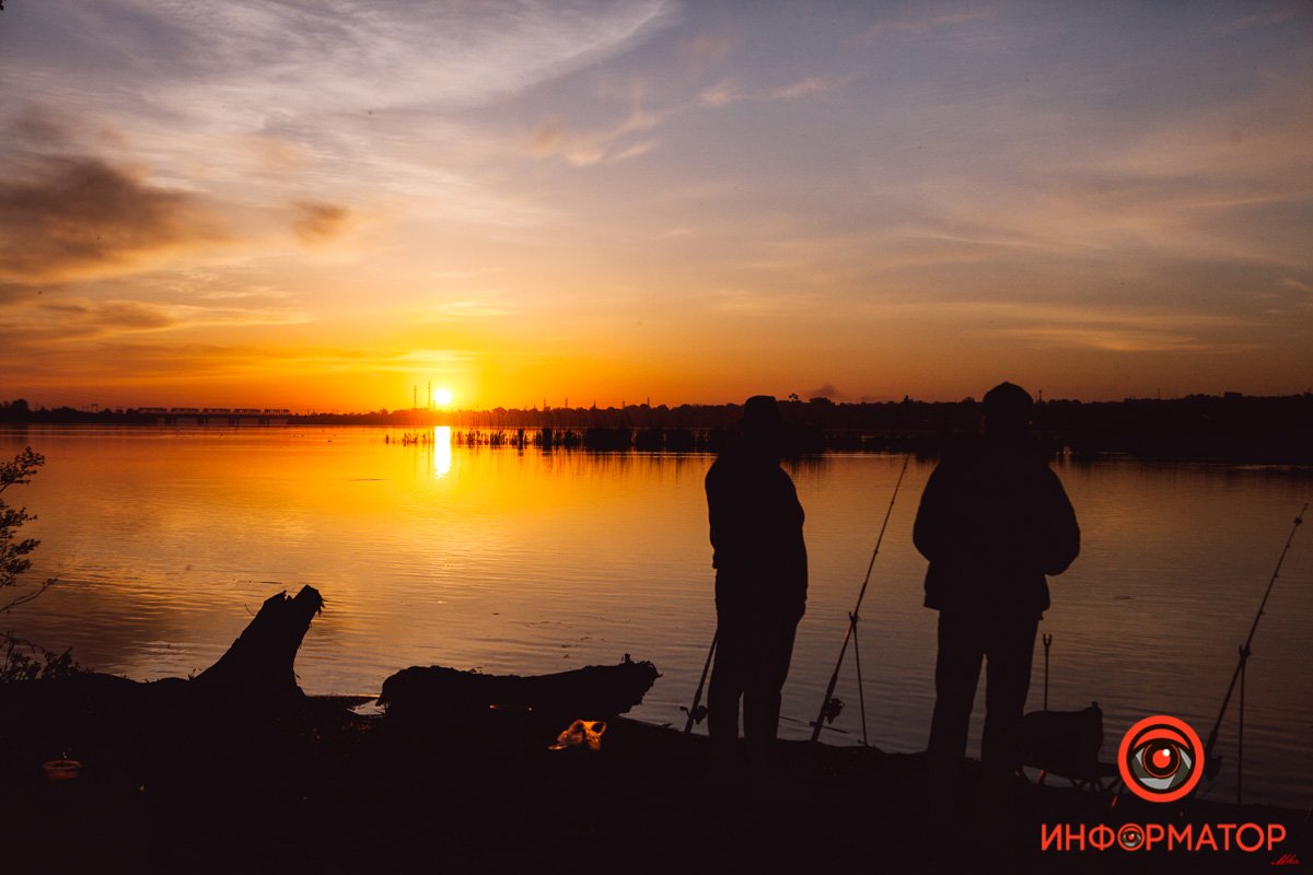 Утренняя рыбалка Город просыпается: как Днепр встретил рассвет на косе на Малиновского 3