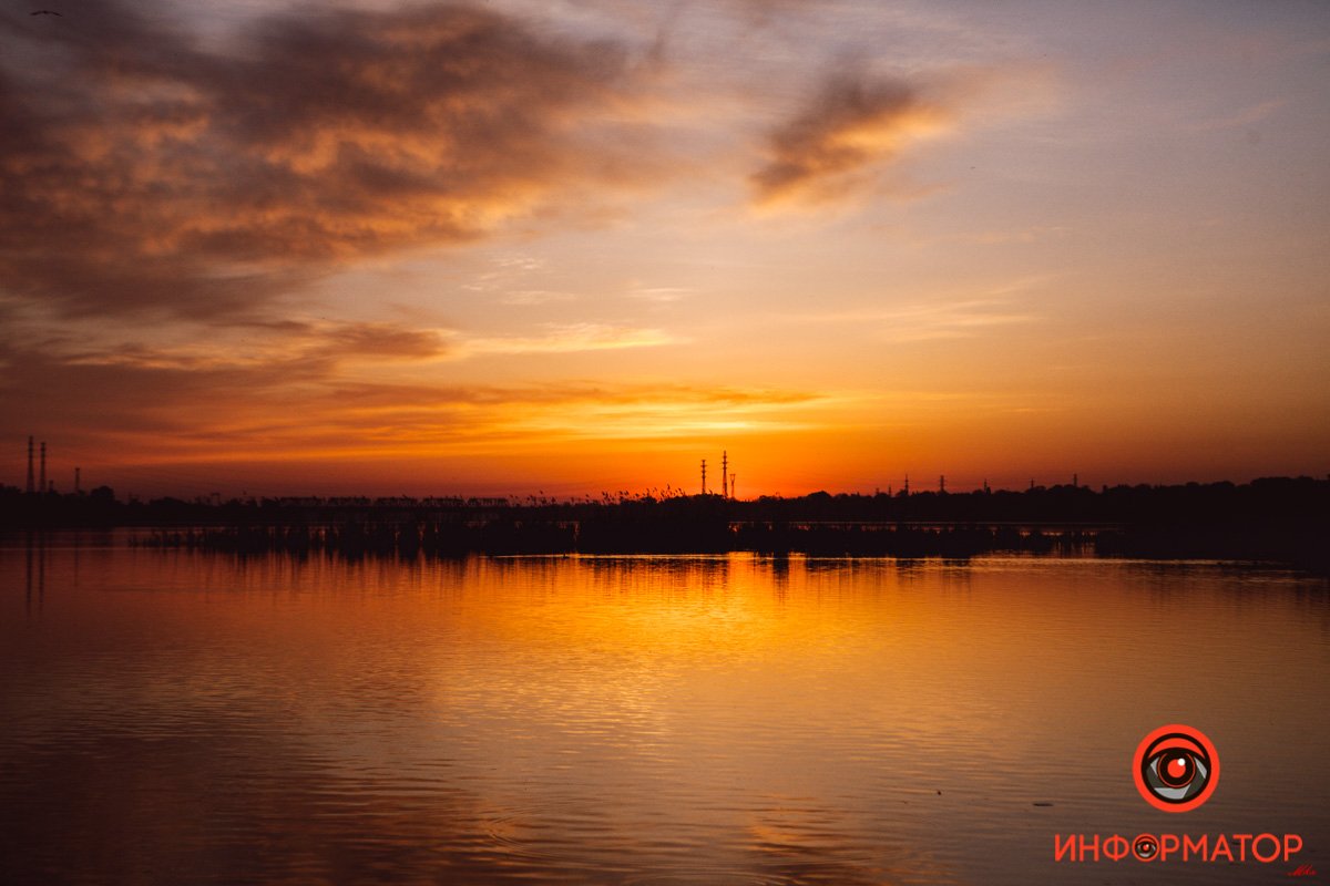 Скоро будет день Город просыпается: как Днепр встретил рассвет на косе на Малиновского 5