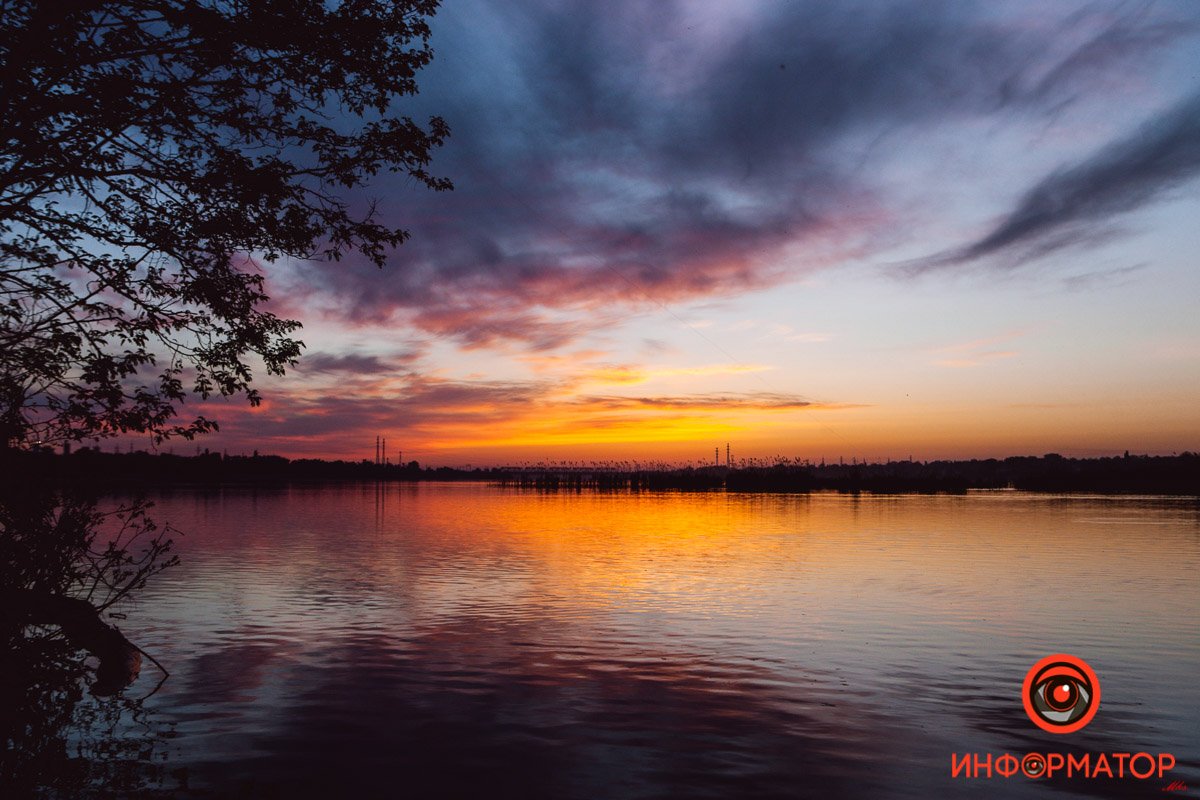 Скоро рассвет Город просыпается: как Днепр встретил рассвет на косе на Малиновского 12