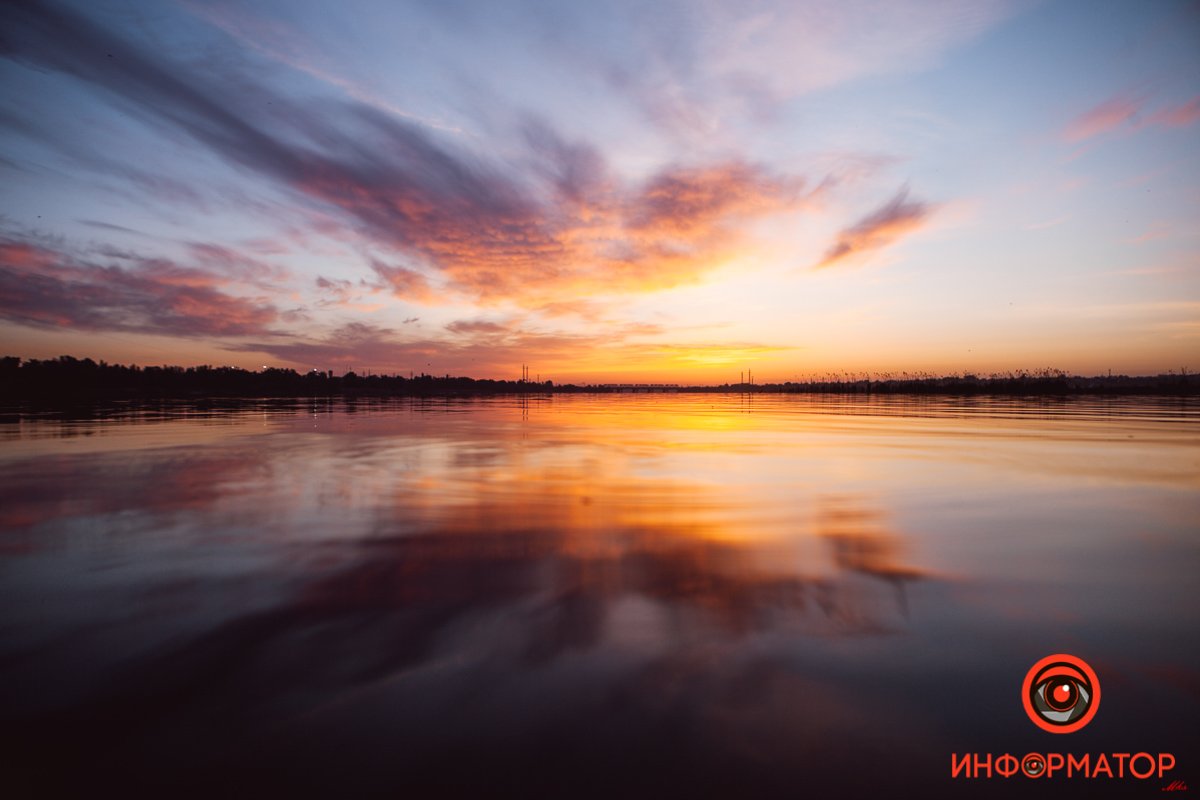 Завораживает Город просыпается: как Днепр встретил рассвет на косе на Малиновского 18