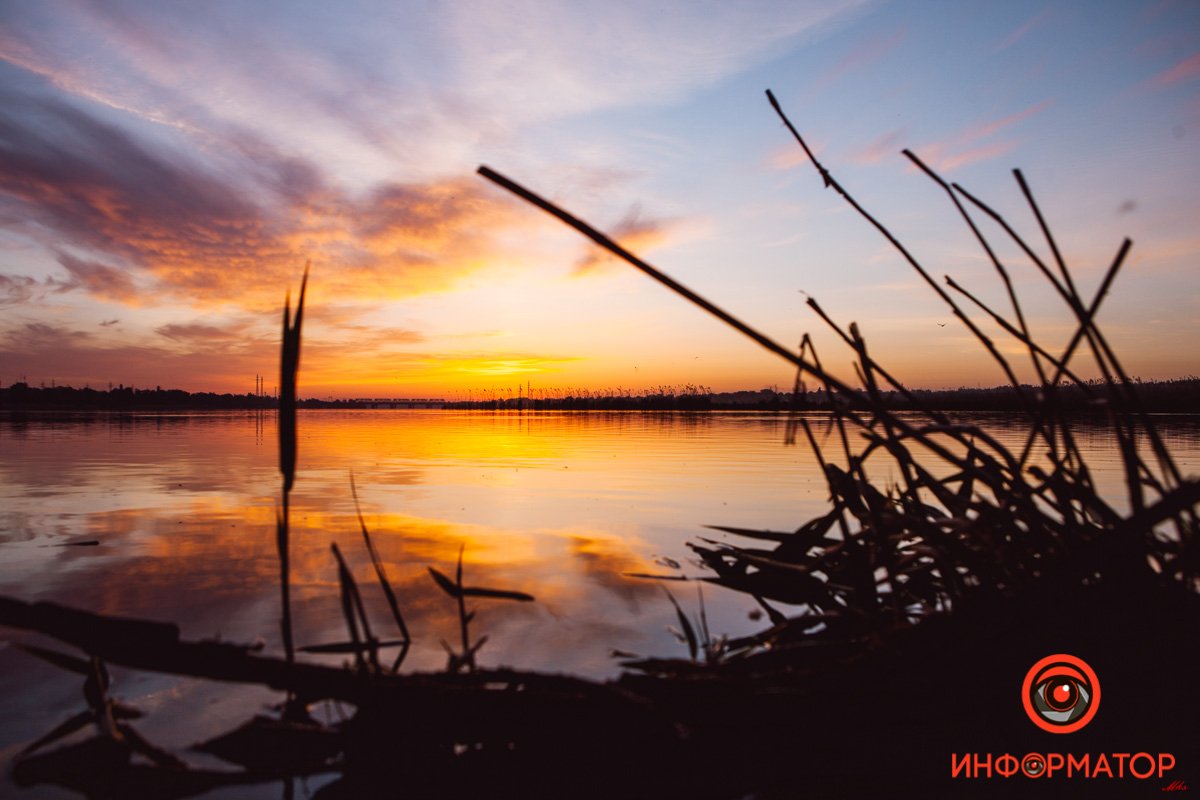 Спокойная река Город просыпается: как Днепр встретил рассвет на косе на Малиновского 23