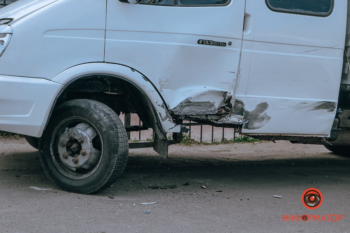 Также водитель задел Газель и Kia