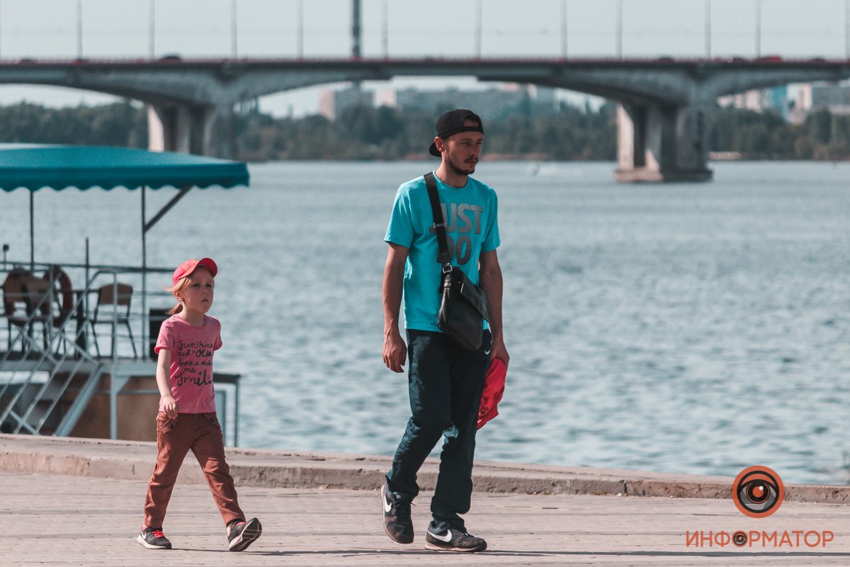 С папой вышли на прогулку