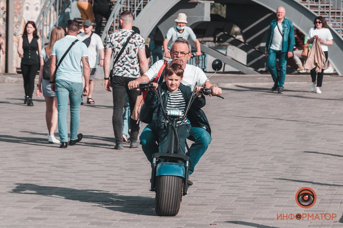 Кто-то катает других Кто-то катает других