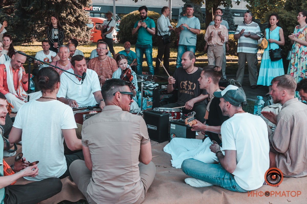 Собирались большими компаниями Собирались большими компаниями