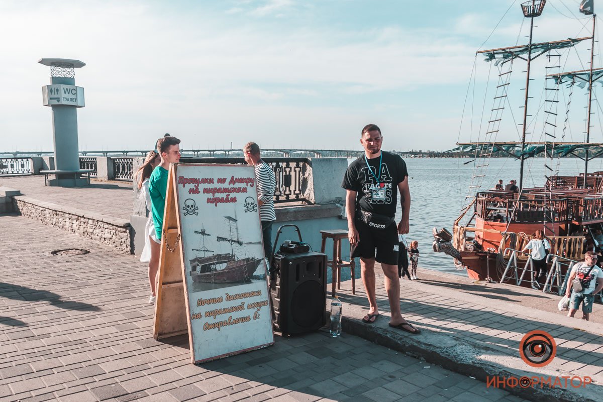 Приглашают покататься на корабле Приглашают покататься на корабле