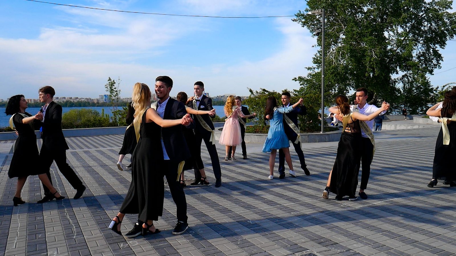 Свидетельство о получении образования девятиклассники получат 15 июня, а выпускники 11 класса – 30 июня