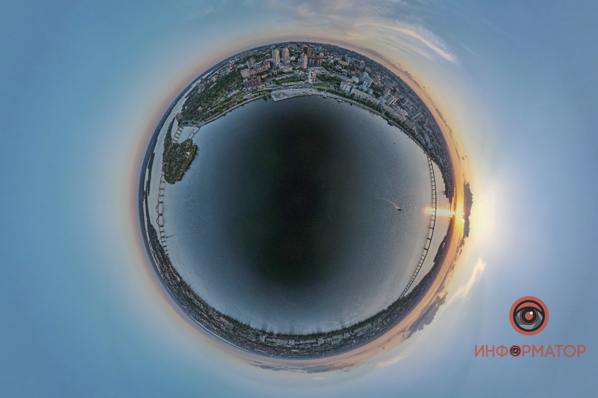 все норовлю – воистину вдали! –