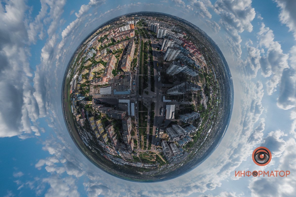 И, стало быть, вот так-то, вдалеке,