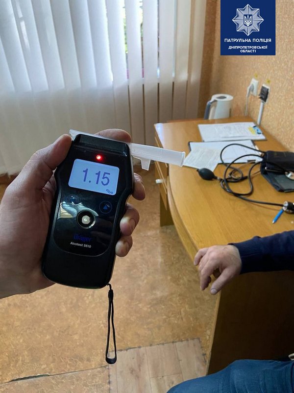 В Днепре возле "Славянки" Porsche Cayenne сбил двоих человек: подробности от полиции 1