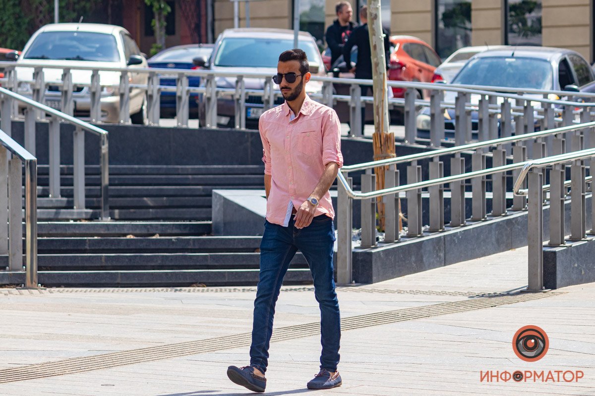 Мужчинам идут пастельные оттенки, главное - уметь их вписывать в гардероб