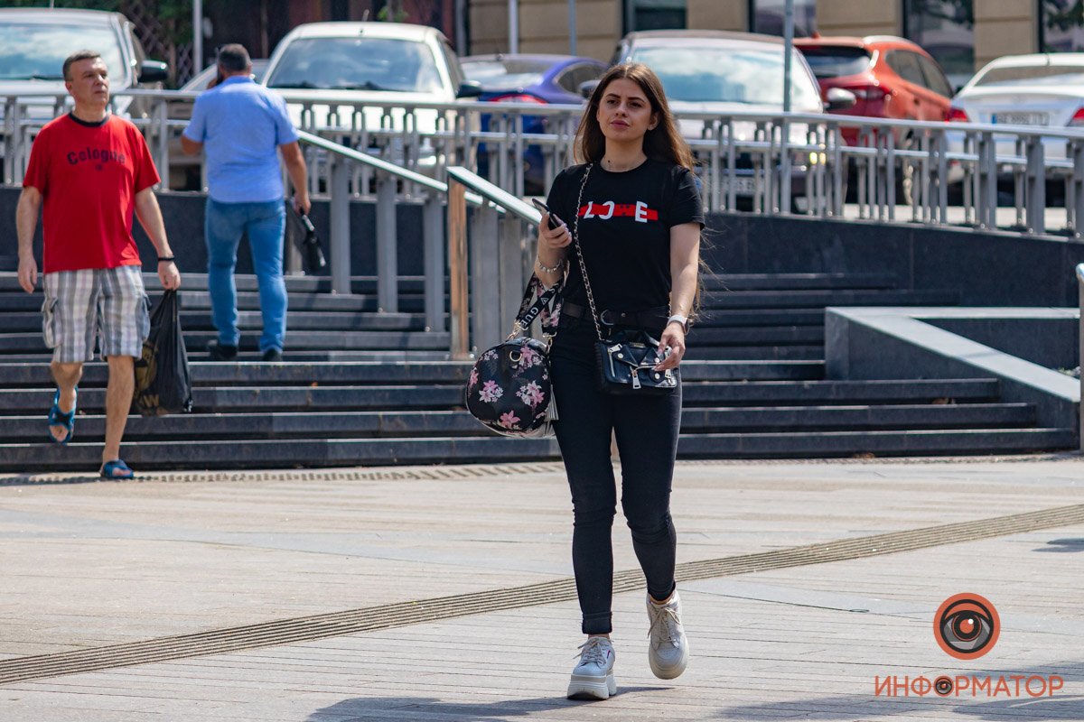 Черный цвет - универсальное решение для любого случая