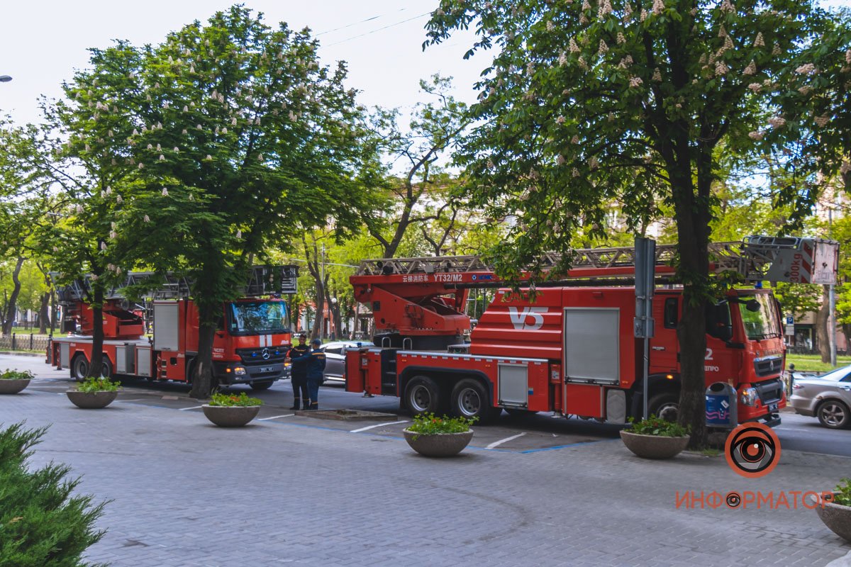 Полиция и спасатели в центре Днепра: что произошло на Яворницкого 1