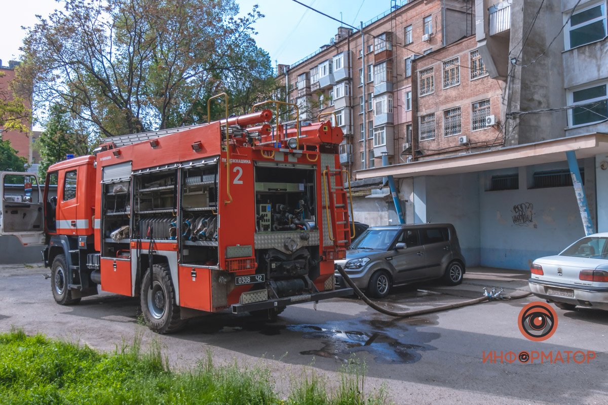 Полиция и спасатели в центре Днепра: что произошло на Яворницкого 6