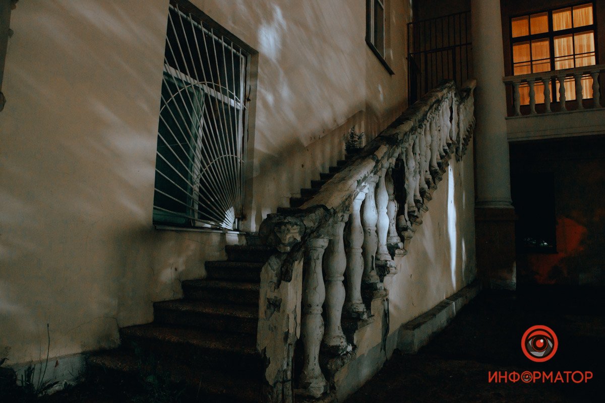 Куда ведет эта лестница