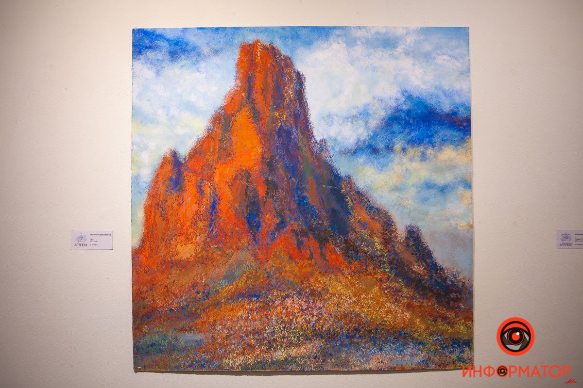 Гора В Днепре открылась крутая бесплатная выставка 13