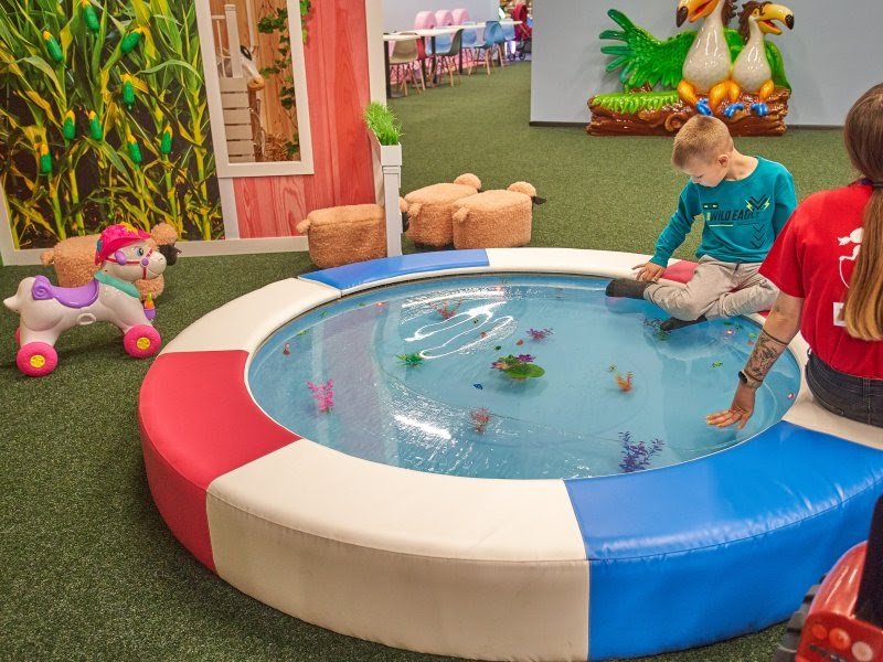 Настоящий ресторан со взрослым и детским меню, игровые автоматы, интерактивная горка