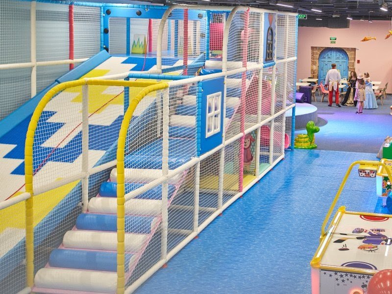 Волшебная страна открыта в понедельник с 12 до 22, а в остальные дни недели – с 10 до 22