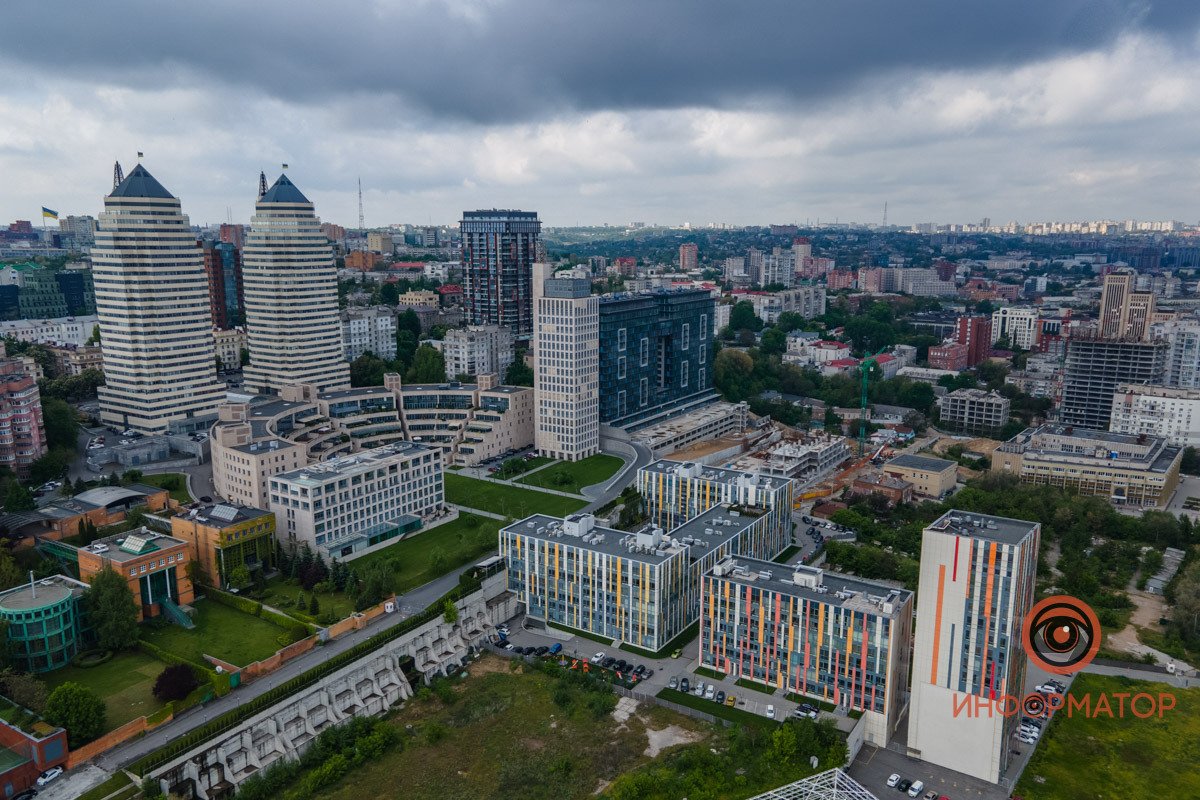 Знаменитые башни Как выглядит пасмурный майский Днепр 16