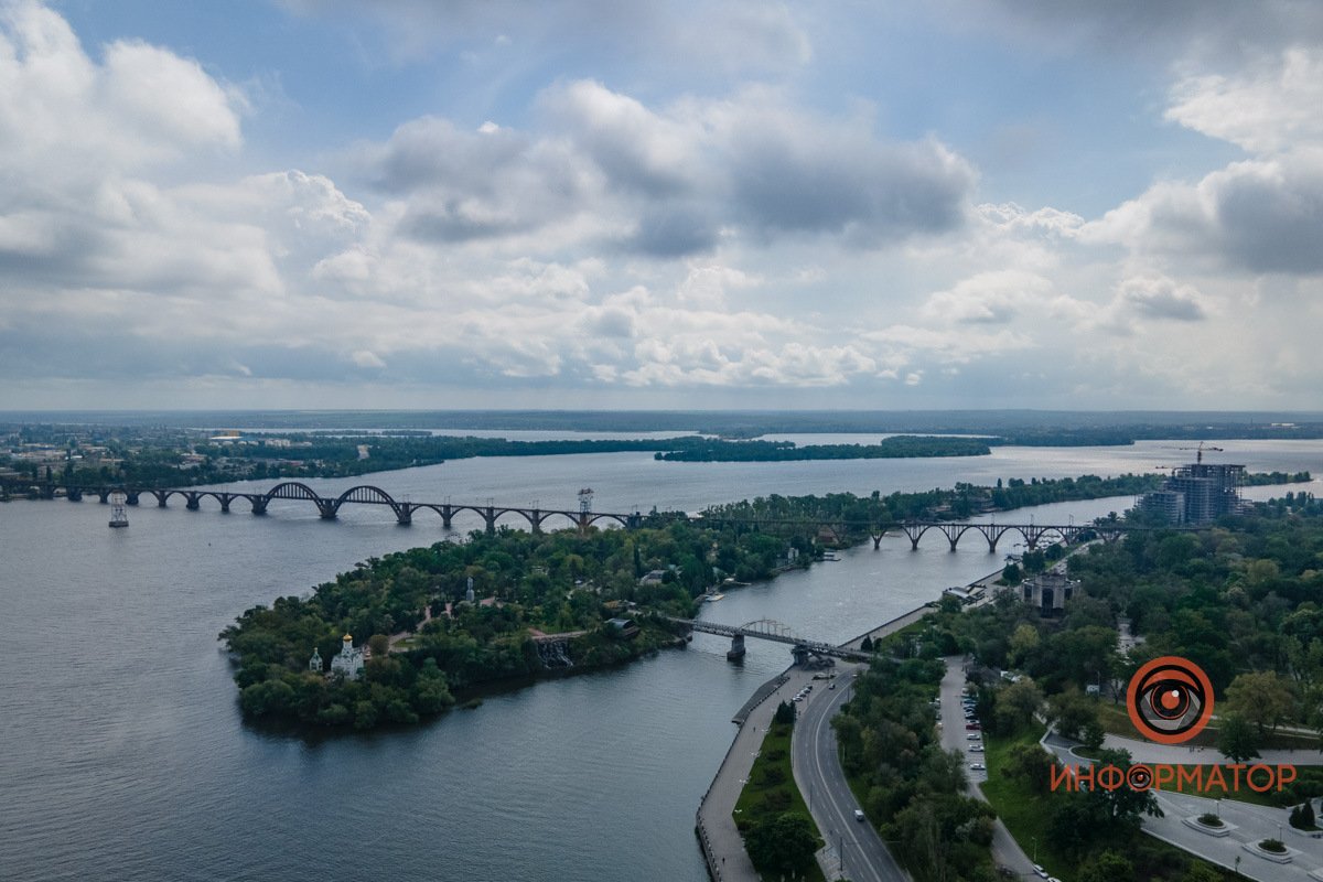 Вид на Монастырский остров  Как выглядит пасмурный майский Днепр 17