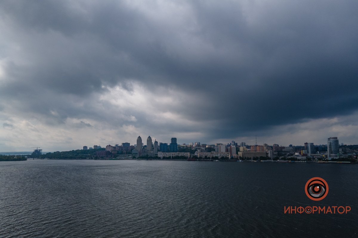 Будто в любой момент грянет гром Как выглядит пасмурный майский Днепр 23
