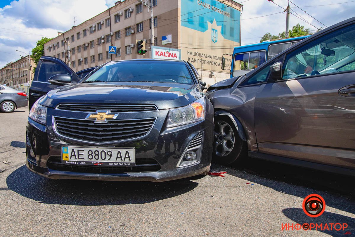 На перекрестке с улицей Богдана Хмельницкого