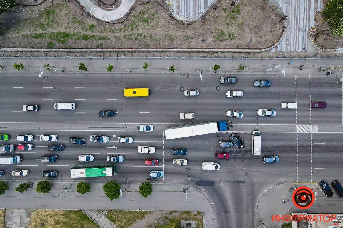 Также затруднен выезд с Богдана Хмельницкого