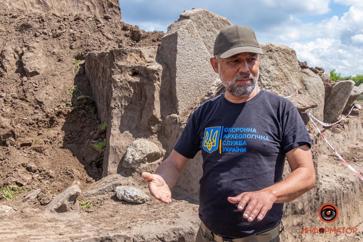 Дмитрий Тесленко - кандидат исторических наук, доцент, начальник Днепровской археологической экспедиции «Охранной археологической службы Украины»