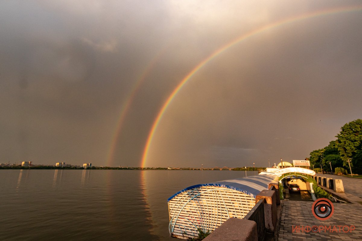 Яркий нимб над городом