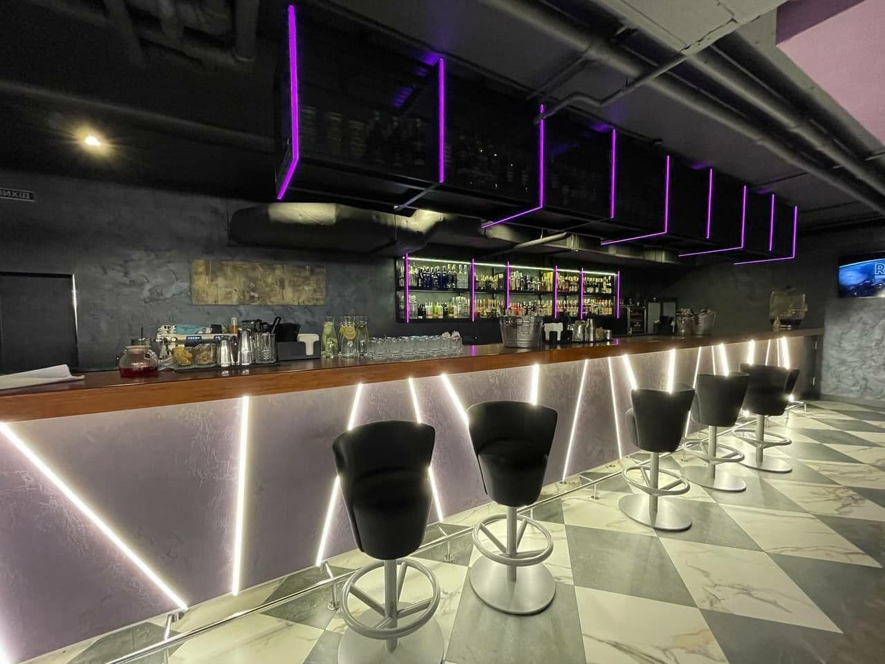 Каждую неделю с четверга по субботу для вас выступают лучшие вокалисты Днепра