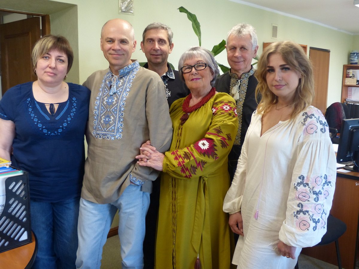 В Днепре сотрудники АТБ присоединились ко Дню вышиванки 2