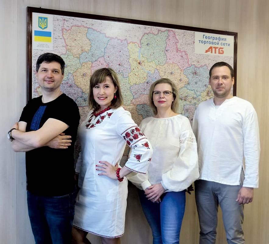 В Днепре сотрудники АТБ присоединились ко Дню вышиванки 3