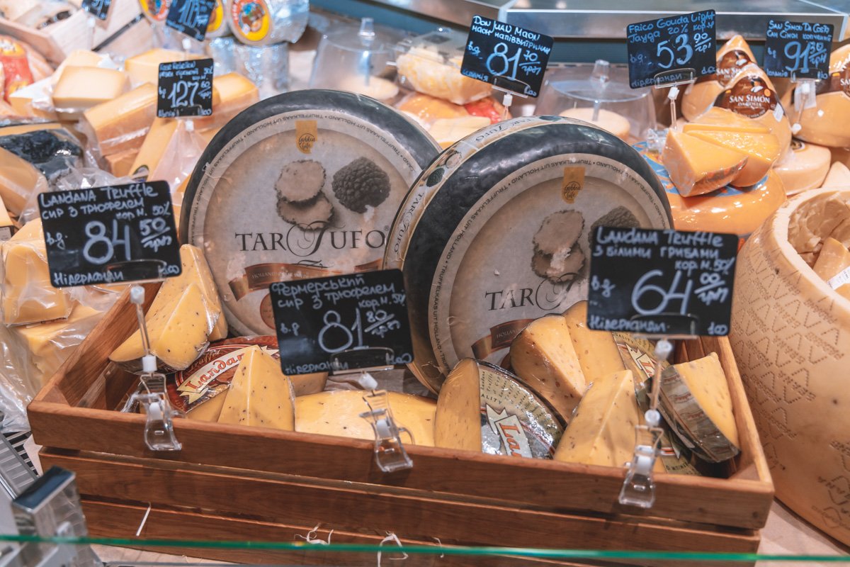 Огромный выбор сыров со всего мира