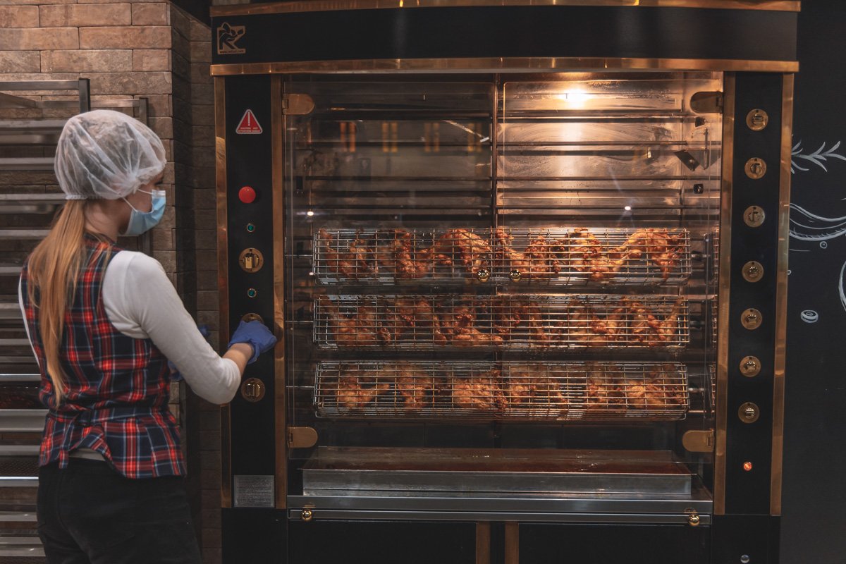 Пожарить его вам могут прямо на месте