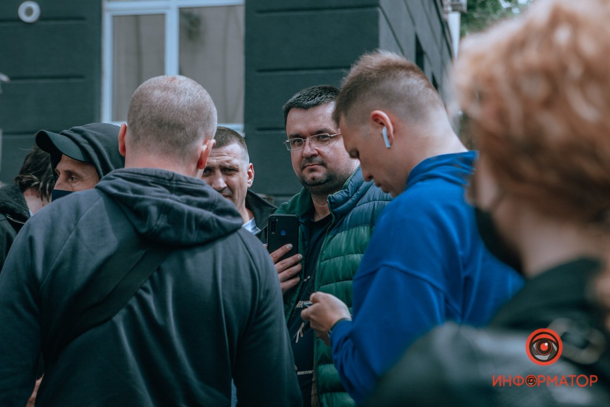 Одни блогеры вели себя вызывающе, другие их утихомиривали