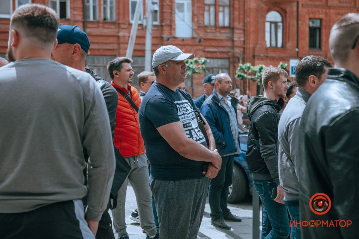 Толпе не понравилось, что к ним не выходят представители патрульной полиции 