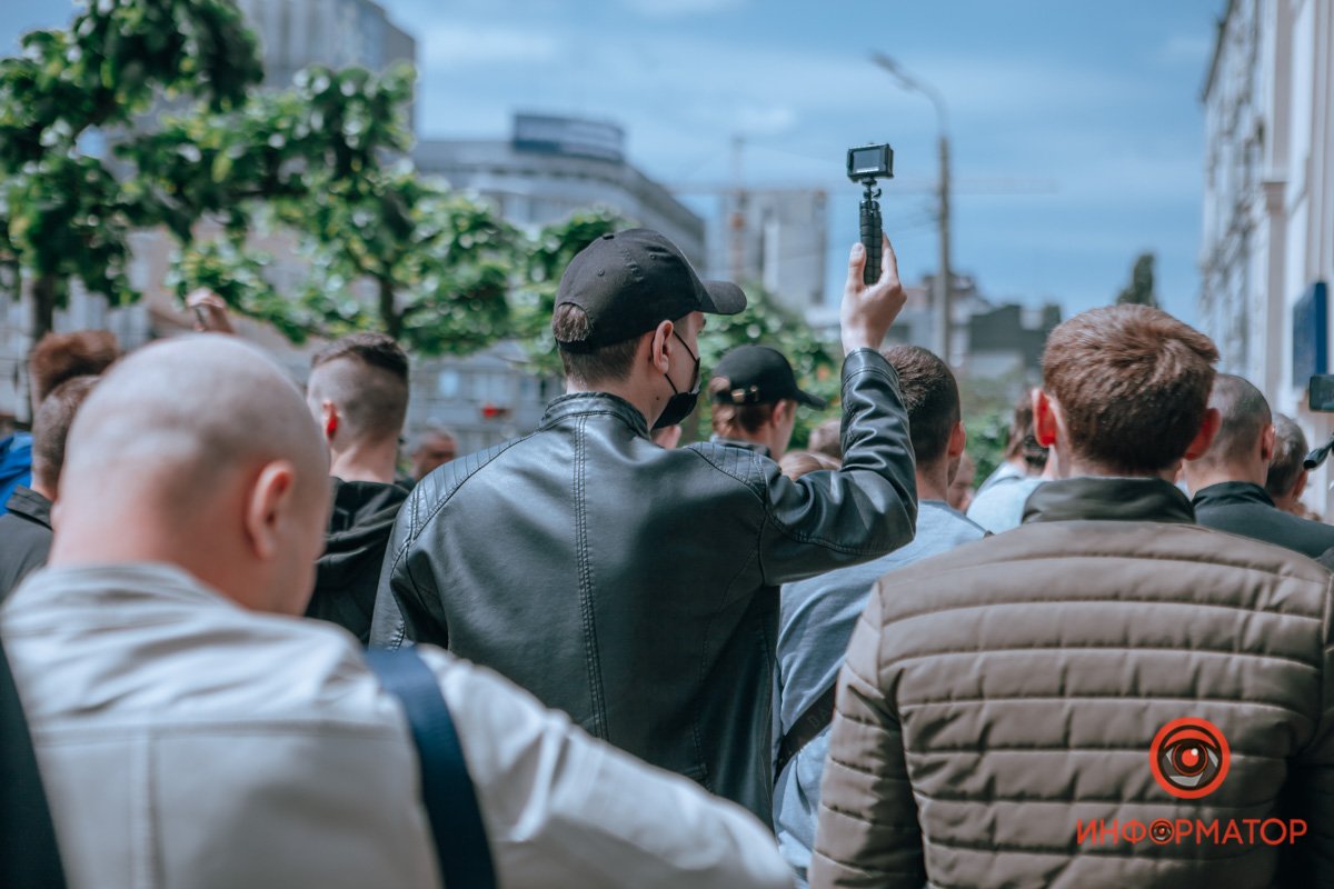 Возмутились и тому, что к руководству пускают не всех