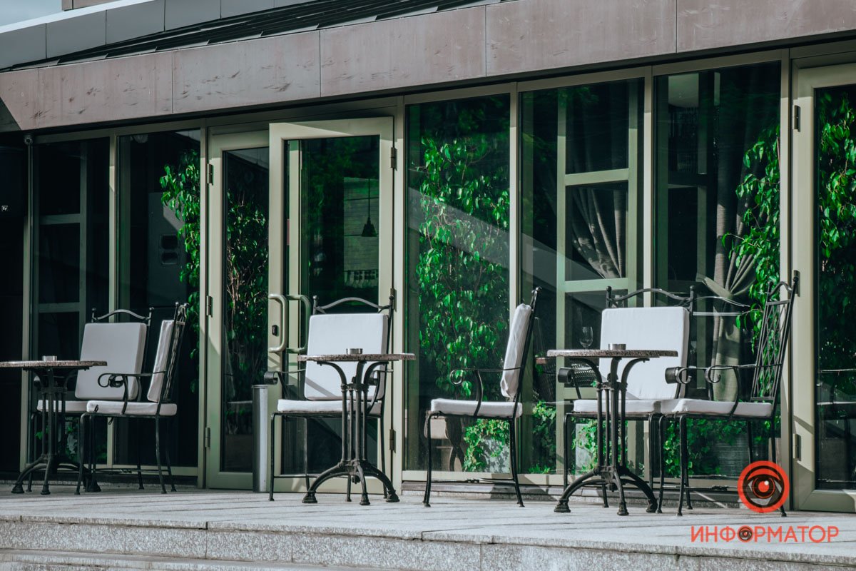 „Беден тот, кто видит снег только белым, море — синим, а траву — зеленой. Весь смысл жизни в сочетании и смешении цветов.“ — Артём Боровик 