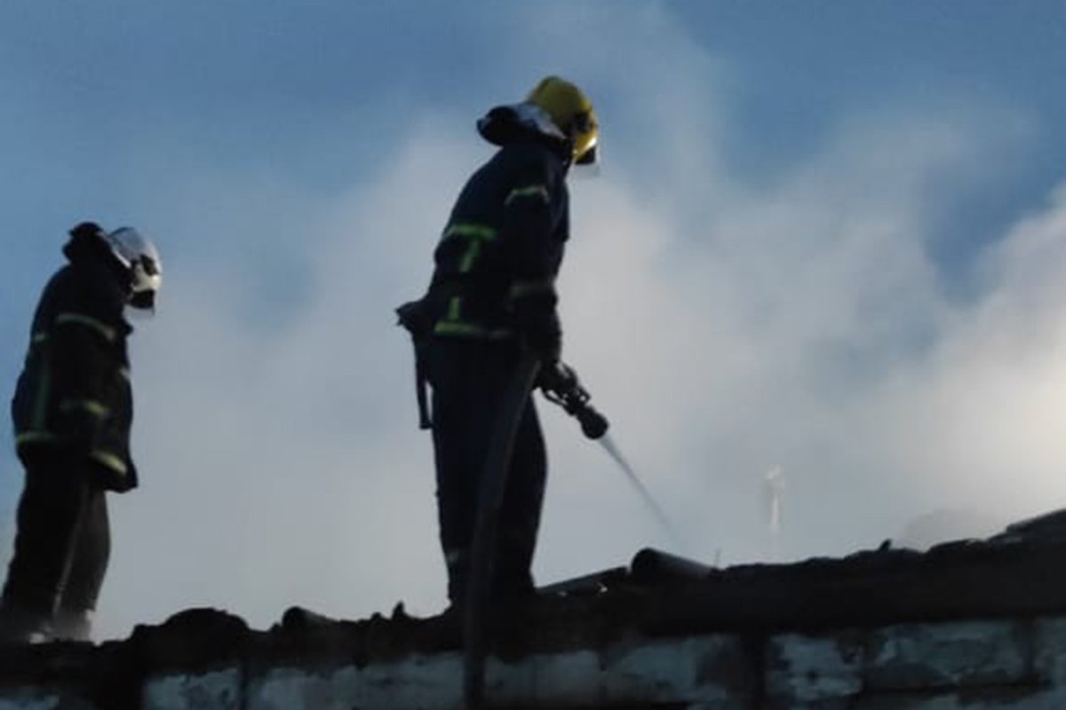 Огонь повредил вещи домашнего обихода, стены и крышу