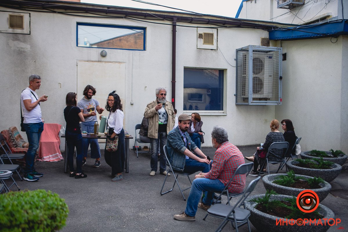 С художниками можно было пообщаться