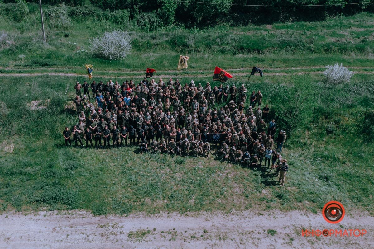 Ветераны собрались под своими знаменами Ветераны собрались под своими знаменами