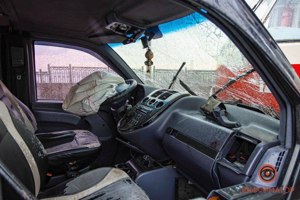 По словам полицейских, водитель не справился с управлением По словам полицейских, водитель не справился с управлением